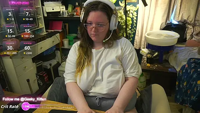 Snapshot of Geeky_Kitten chatting on 09/11/25, 03:01 Geeky Kitten online show from 09/11/25, 03:01