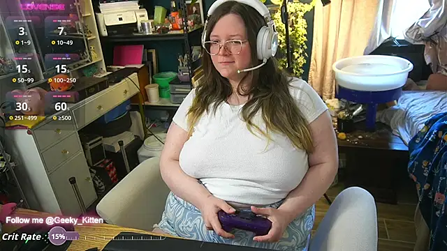 Snapshot of Geeky_Kitten chatting on 09/13/25, 04:29 Geeky Kitten online show from 09/13/25, 04:29
