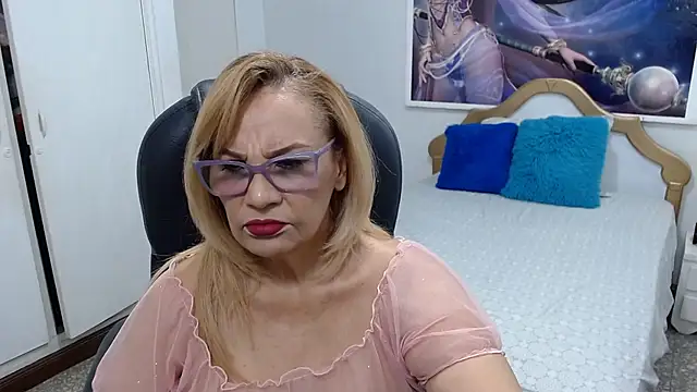 Snapshot of emiliaa_hot chatting on 06/19/26, 05:52 emiliaa hot online show from 06/19/26, 05:52
