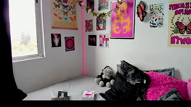 Snapshot of johnnyalx chatting on 10/01/25, 05:17 johnnyalx online show from 10/01/25, 05:17