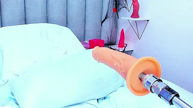 keyllaa  online show from 10/31/25, 08:05