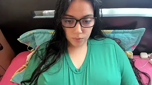 Snapshot of roniewester chatting on 07/14/26, 04:35 roniewester online show from 07/14/26, 04:35