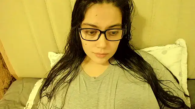 Snapshot of roniewester chatting on 06/19/26, 11:31 roniewester online show from 06/19/26, 11:31