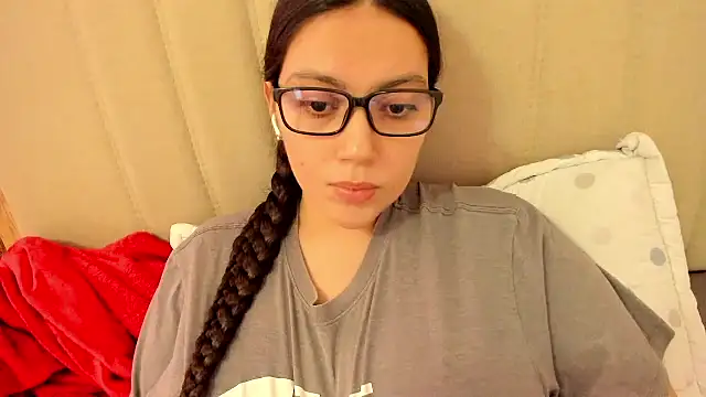 Snapshot of roniewester chatting on 05/17/26, 10:10 roniewester online show from 05/17/26, 10:10