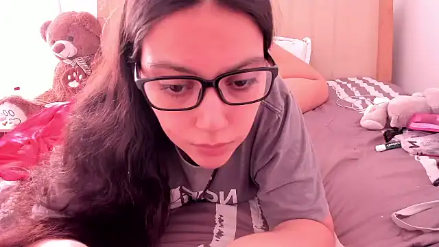 Snapshot of roniewester chatting on 05/18/26, 02:44 roniewester online show from 05/18/26, 02:44