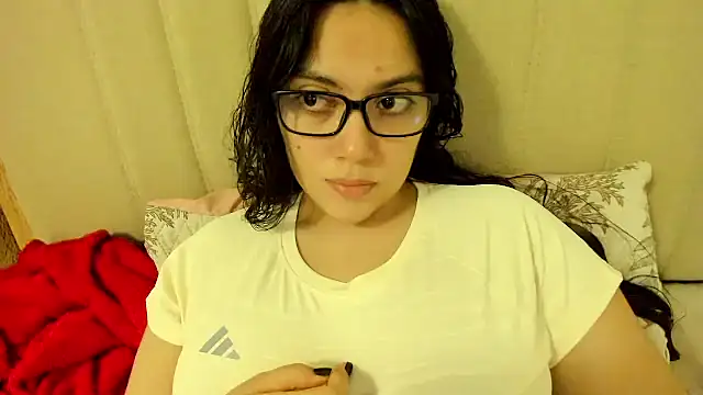 Snapshot of roniewester chatting on 07/05/26, 11:55 roniewester online show from 07/05/26, 11:55