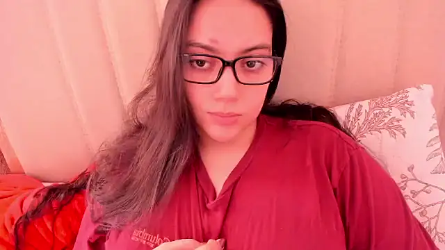 Snapshot of roniewester chatting on 06/15/26, 03:34 roniewester online show from 06/15/26, 03:34
