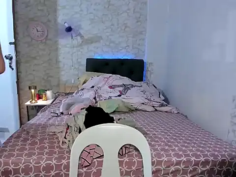 Hebefemme online show from 11/18/25, 03:04