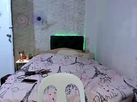 Hebefemme online show from 12/18/25, 12:42