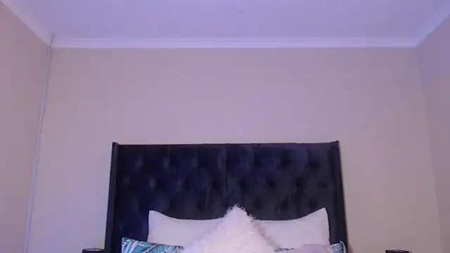 Sexynaughty Gal online show from 12/24/24, 11:00