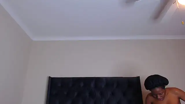 Sexynaughty Gal online show from 11/12/25, 09:07