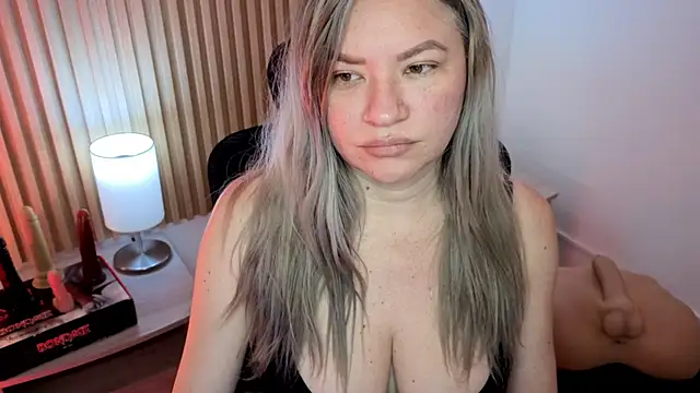 MarianL0ve online show from 11/03/25, 10:41