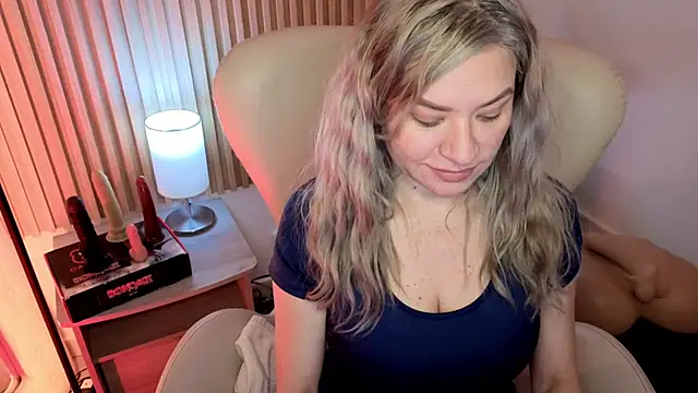 MarianL0ve online show from 10/19/25, 12:41