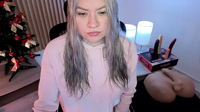 MarianL0ve online show from 12/21/25, 12:18