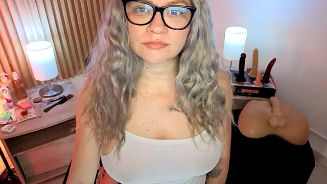 Snapshot of MarianL0ve chatting on 05/20/26, 10:01 MarianL0ve online show from 05/20/26, 10:01