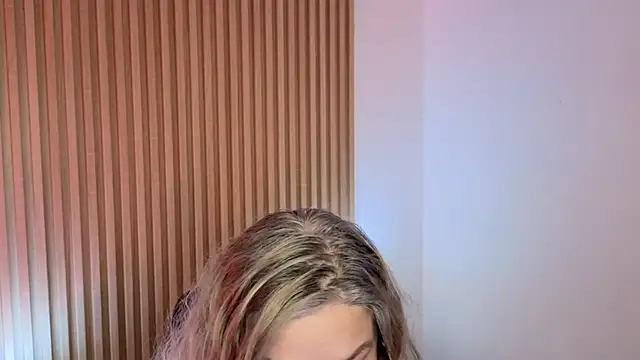 MarianL0ve online show from 11/20/25, 10:38