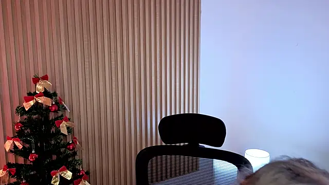 MarianL0ve online show from 11/29/25, 10:59