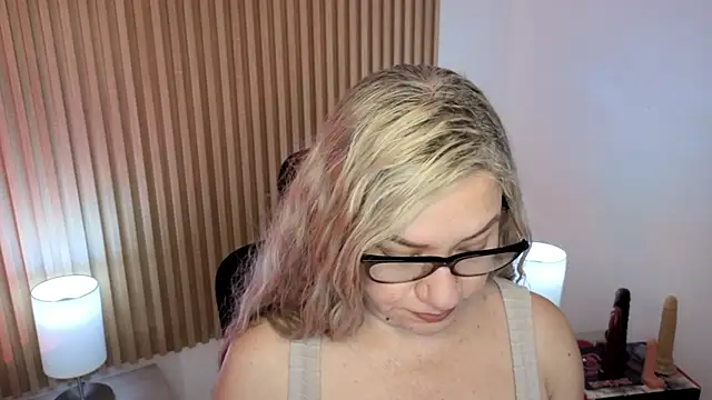 MarianL0ve online show from 02/07/26, 10:56