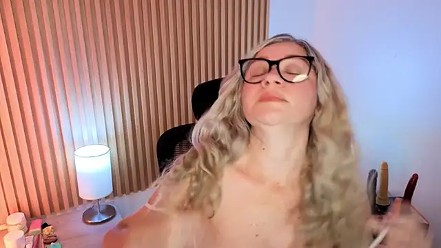 MarianL0ve online show from 04/04/26, 10:11