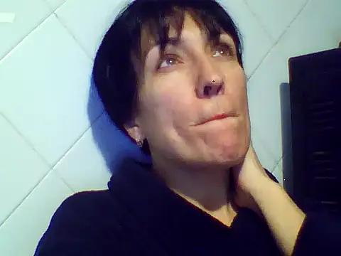 SunnyAmorre online show from 10/20/25, 09:04