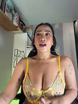 Snapshot of AsianMilfSheryl chatting on 06/25/26, 04:54 AsianMilfSheryl online show from 06/25/26, 04:54