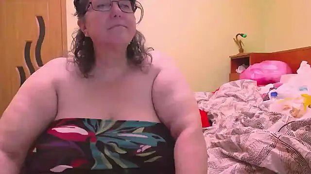 HugeTits online show from 11/25/25, 02:01