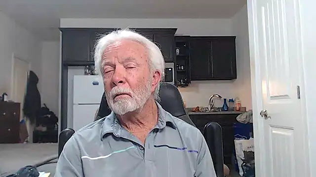 Snapshot of rockpoint69 chatting on 11/12/25, 10:41 rockpoint69 online show from 11/12/25, 10:41