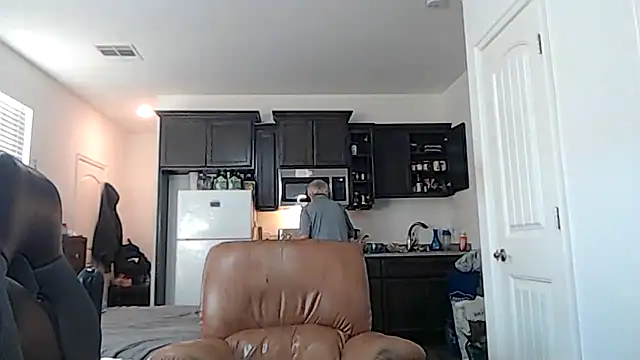 Snapshot of rockpoint69 chatting on 11/11/25, 10:37 rockpoint69 online show from 11/11/25, 10:37