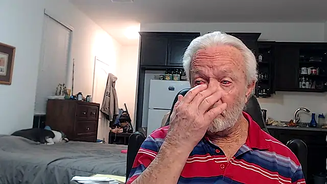 Snapshot of rockpoint69 chatting on 10/18/25, 10:39 rockpoint69 online show from 10/18/25, 10:39