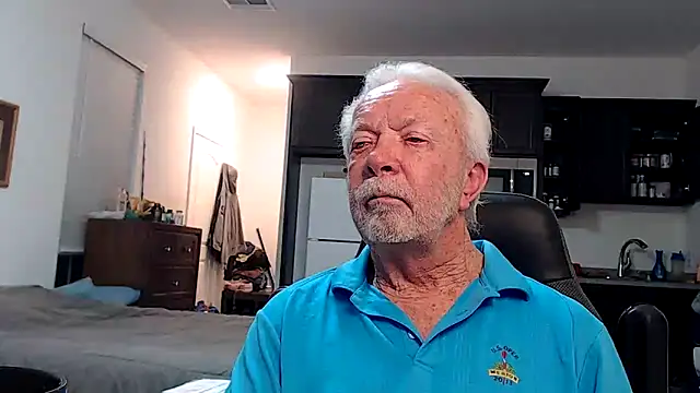 Snapshot of rockpoint69 chatting on 09/27/25, 10:43 rockpoint69 online show from 09/27/25, 10:43