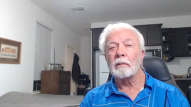 Snapshot of rockpoint69 chatting on 11/17/25, 10:08 rockpoint69 online show from 11/17/25, 10:08