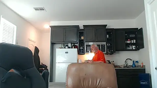 Snapshot of rockpoint69 chatting on 11/17/25, 10:14 rockpoint69 online show from 11/17/25, 10:14