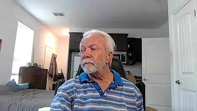 Snapshot of rockpoint69 chatting on 10/12/25, 02:40 rockpoint69 online show from 10/12/25, 02:40