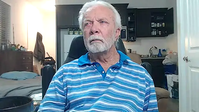 Snapshot of rockpoint69 chatting on 11/10/25, 10:20 rockpoint69 online show from 11/10/25, 10:20