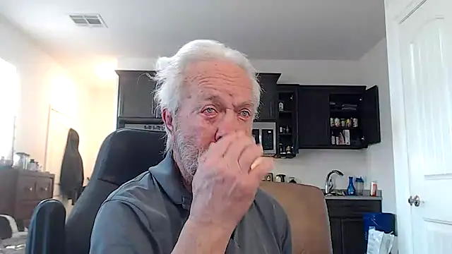 Snapshot of rockpoint69 chatting on 12/03/25, 02:16 rockpoint69 online show from 12/03/25, 02:16