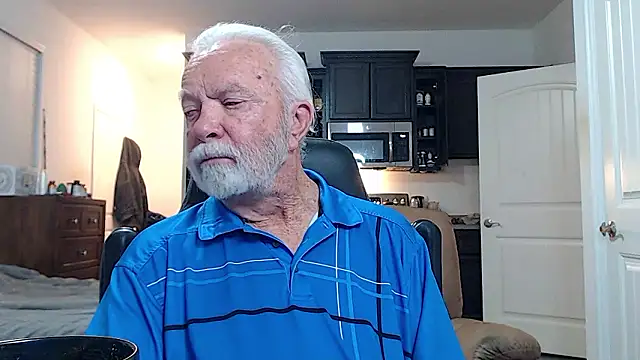 Snapshot of rockpoint69 chatting on 02/14/26, 10:37 rockpoint69 online show from 02/14/26, 10:37