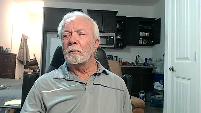 Snapshot of rockpoint69 chatting on 10/15/25, 08:33 rockpoint69 online show from 10/15/25, 08:33