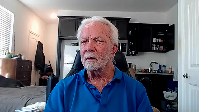 Snapshot of rockpoint69 chatting on 10/20/25, 10:43 rockpoint69 online show from 10/20/25, 10:43