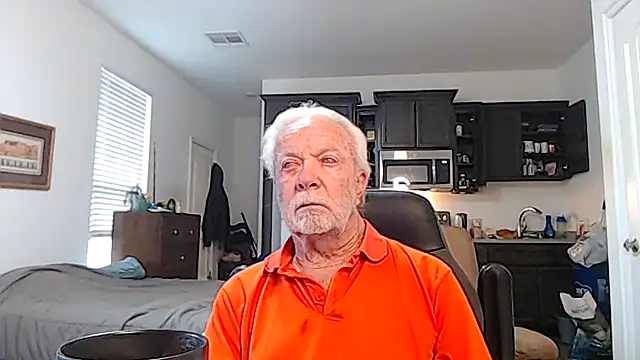 Snapshot of rockpoint69 chatting on 10/25/25, 02:28 rockpoint69 online show from 10/25/25, 02:28