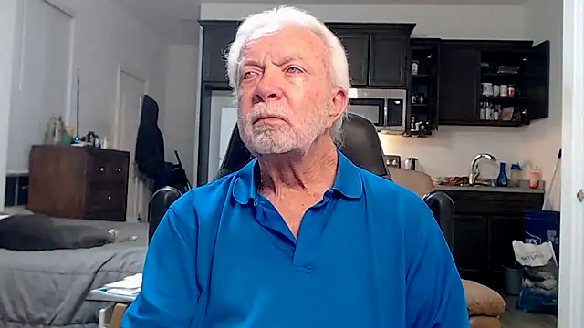 Snapshot of rockpoint69 chatting on 10/21/25, 10:47 rockpoint69 online show from 10/21/25, 10:47