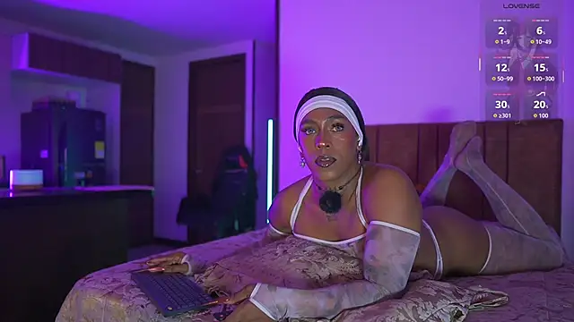 Snapshot of AmberRaus chatting on 10/29/25, 01:59 AmberRaus online show from 10/29/25, 01:59