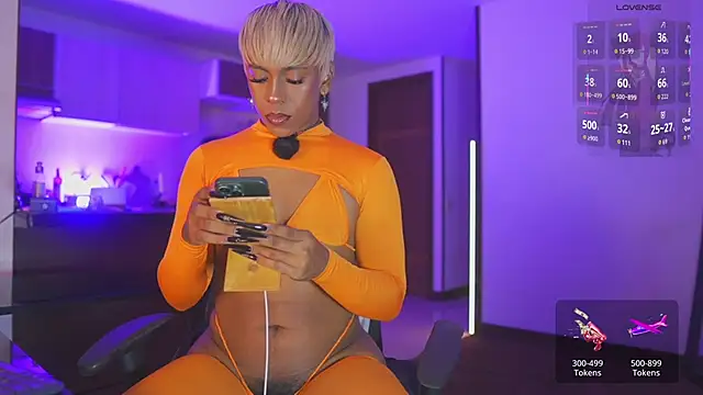 Snapshot of AmberRaus chatting on 11/27/25, 04:24 AmberRaus online show from 11/27/25, 04:24