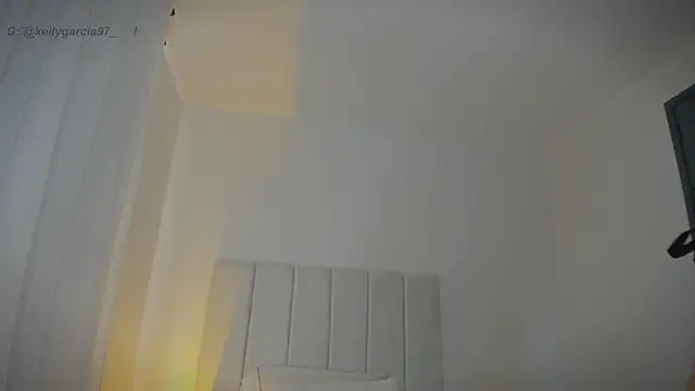 Ally Snow online show from 04/10/26, 02:13