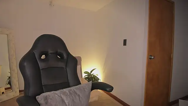 Ally Snow online show from 11/11/25, 10:54