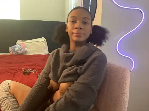 Snapshot of EatSweetMolly chatting on 03/02/25, 12:47 EatSweetMolly online show from 03/02/25, 12:47