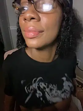 Snapshot of EatSweetMolly chatting on 09/28/25, 11:50 EatSweetMolly online show from 09/28/25, 11:50