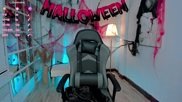 LeahJones  online show from 10/11/25, 01:56