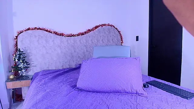 Snapshot of shelsyloreds chatting on 12/17/25, 11:59 shelsyloreds online show from 12/17/25, 11:59