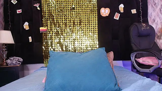 Snapshot of shelsyloreds chatting on 09/23/25, 12:01 shelsyloreds online show from 09/23/25, 12:01