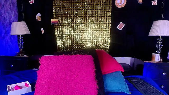 Snapshot of shelsyloreds chatting on 09/18/25, 11:57 shelsyloreds online show from 09/18/25, 11:57